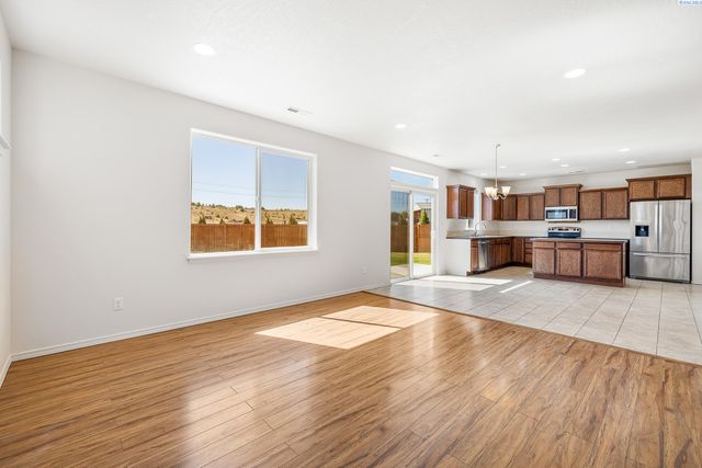 9305 W 9th Place, Kennewick, WA 99336