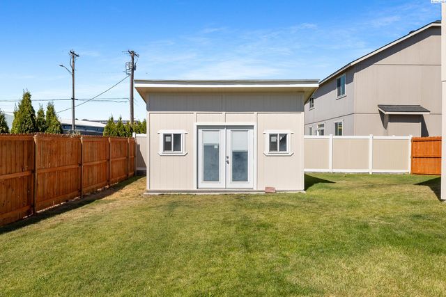 9305 W 9th Place, Kennewick, WA 99336