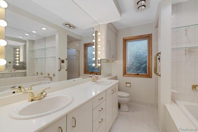 31069 Munger Drive, Livonia, MI 48154