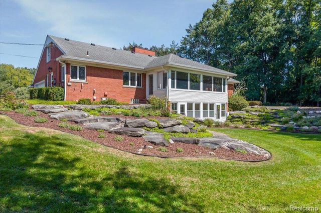 31069 Munger Drive, Livonia, MI 48154