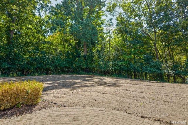 31069 Munger Drive, Livonia, MI 48154