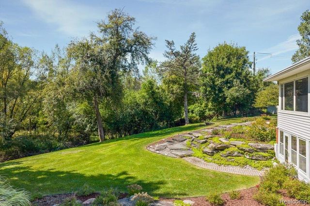 31069 Munger Drive, Livonia, MI 48154