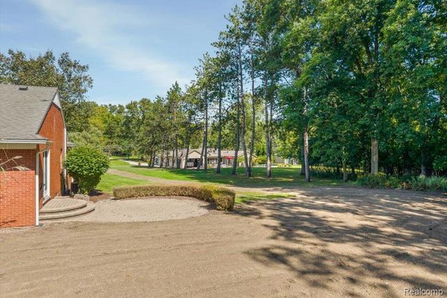 31069 Munger Drive, Livonia, MI 48154