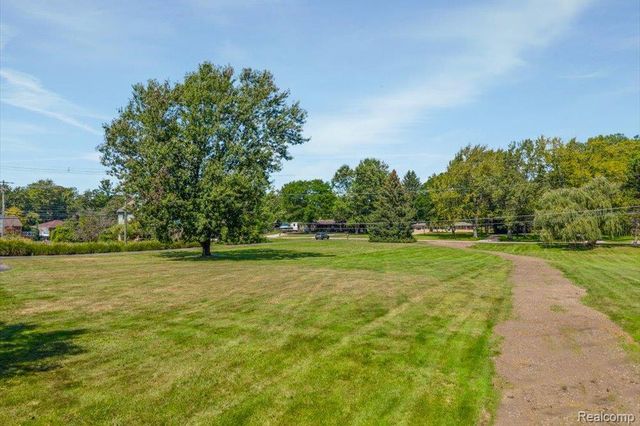 31069 Munger Drive, Livonia, MI 48154