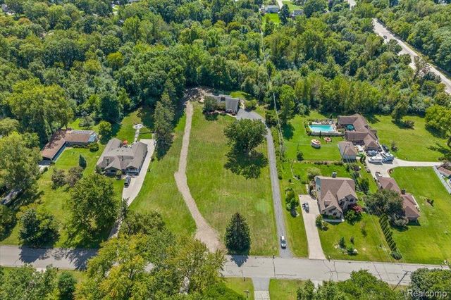 31069 Munger Drive, Livonia, MI 48154