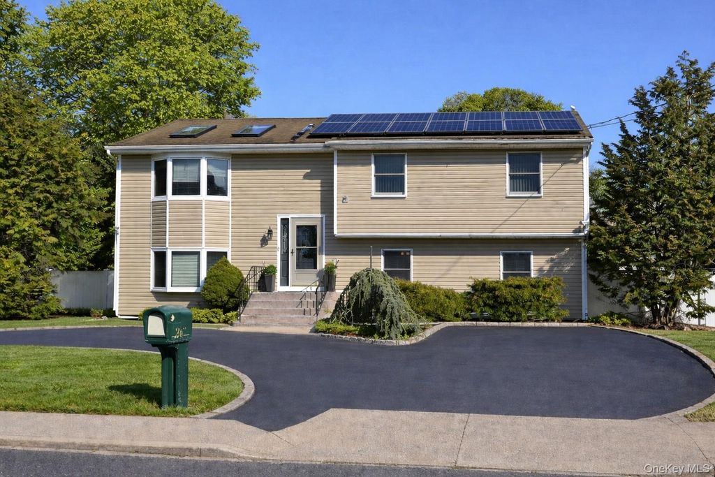 263 N Bicycle Path, Selden, NY 11784