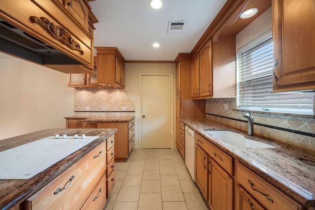 9646 Fairdale Lane, Houston, TX 77063