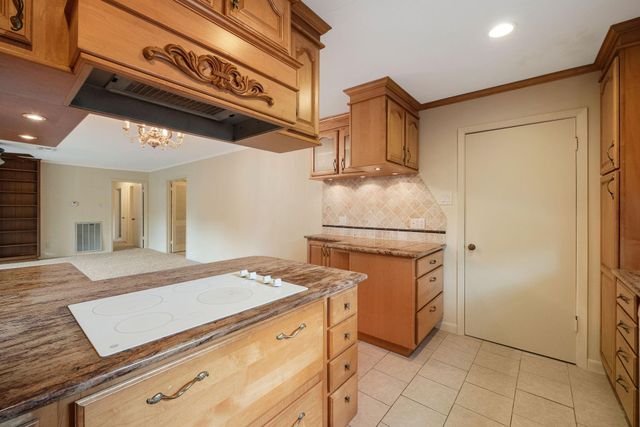 9646 Fairdale Lane, Houston, TX 77063