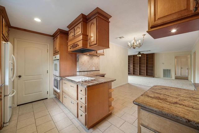 9646 Fairdale Lane, Houston, TX 77063