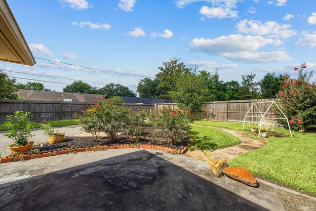 9646 Fairdale Lane, Houston, TX 77063