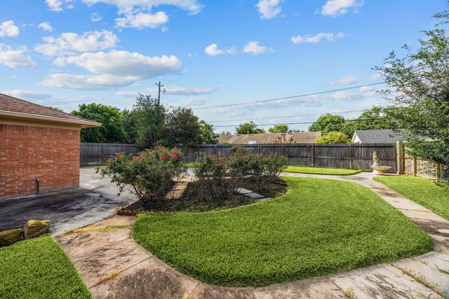9646 Fairdale Lane, Houston, TX 77063