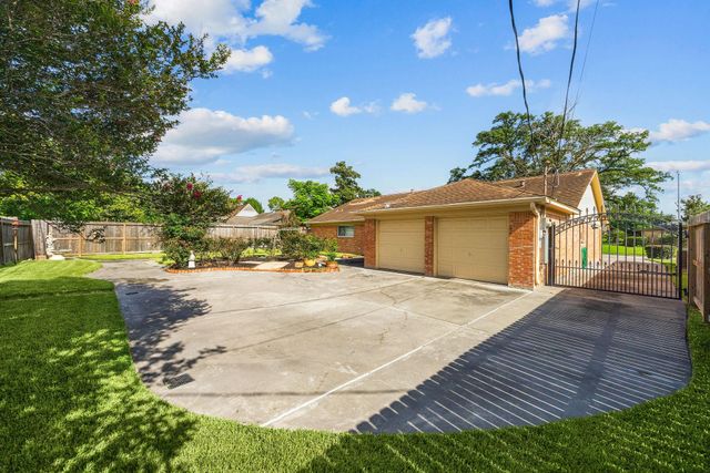 9646 Fairdale Lane, Houston, TX 77063