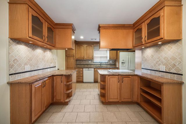 9646 Fairdale Lane, Houston, TX 77063