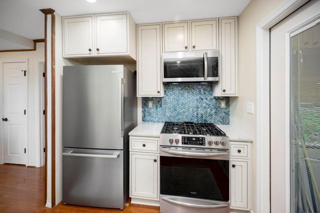 102 PLEASANT GROVE RD, Locust Grove, VA 22508