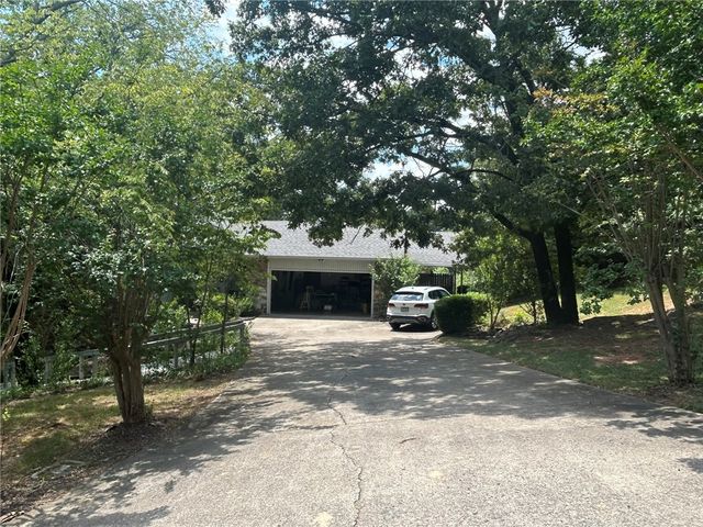 61 Abbey Road, Russellville, AR 72802