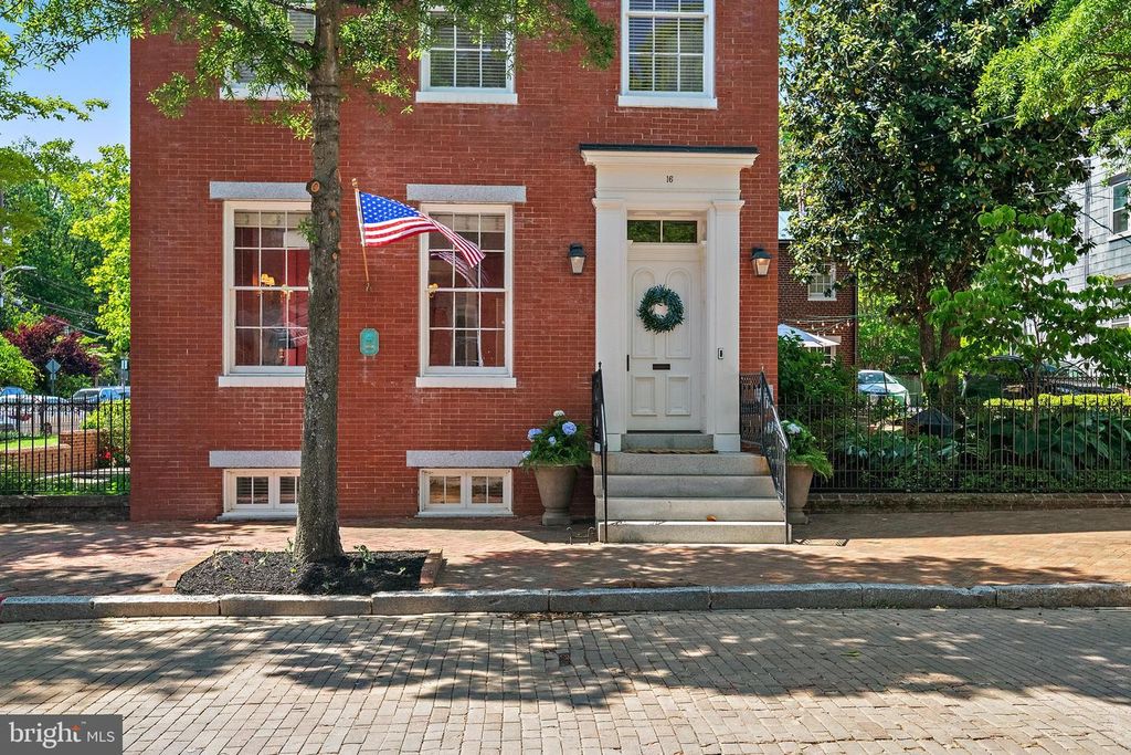 Image 10 of property listing at 16 MARYLAND AVE, Annapolis, MD 21401