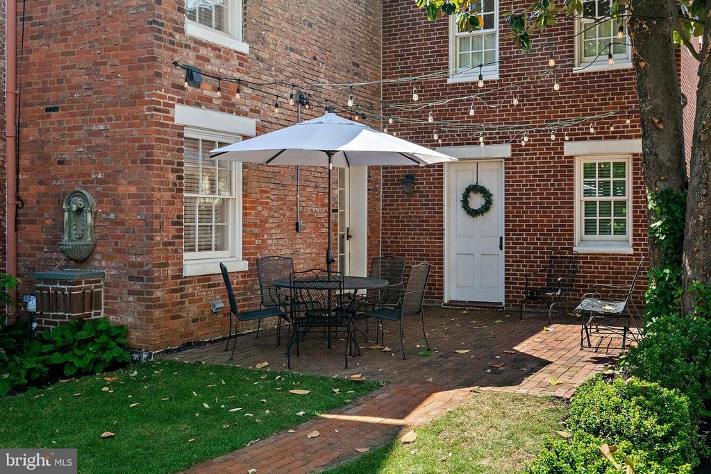 Image 4 of property listing at 16 MARYLAND AVE, Annapolis, MD 21401