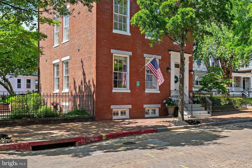 Image 9 of property listing at 16 MARYLAND AVE, Annapolis, MD 21401