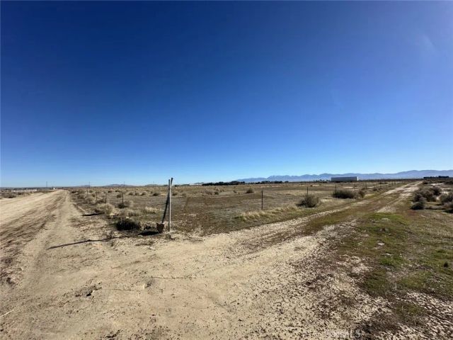 0 COR AVE H4 NOG 48 STE, Lancaster, CA 93535