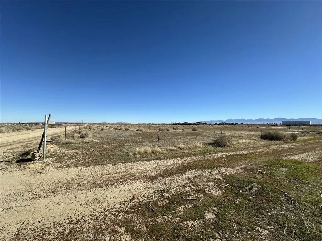 0 COR AVE H4 NOG 48 STE, Lancaster, CA 93535