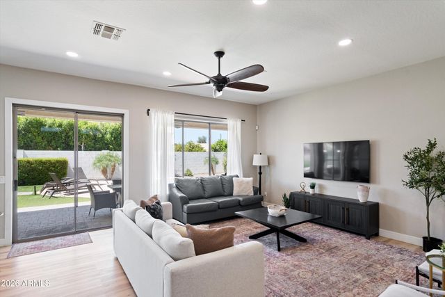 13590 W EDGEMONT Avenue, Goodyear, AZ 85395