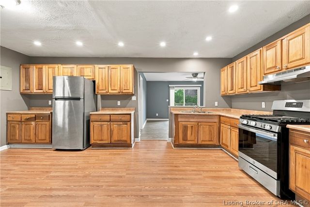 1833 E Park Place, Jeffersonville, IN 47130