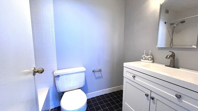 77 Adams St - 610, Quincy, MA 02169