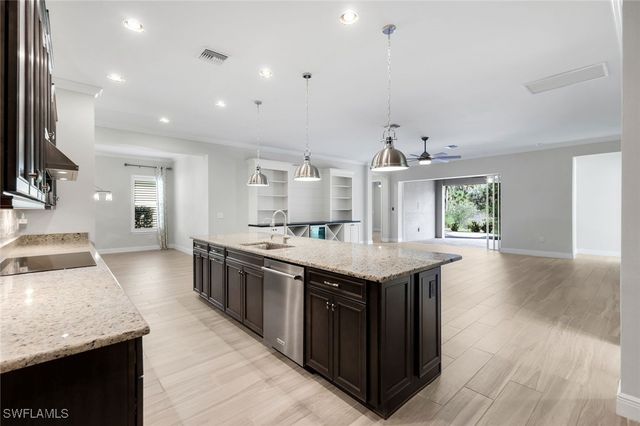 3837 Helmsman DR, Naples, FL 34120