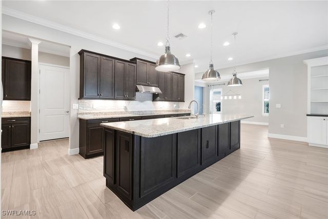 3837 Helmsman DR, Naples, FL 34120