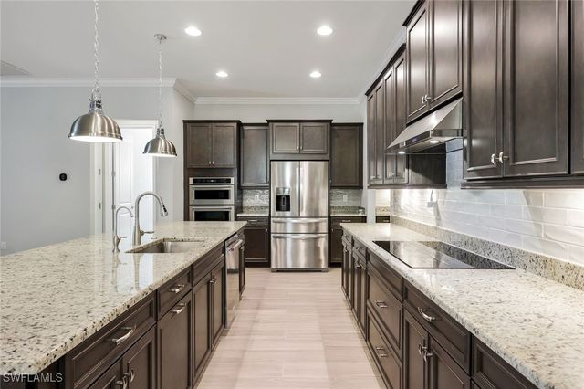 3837 Helmsman DR, Naples, FL 34120