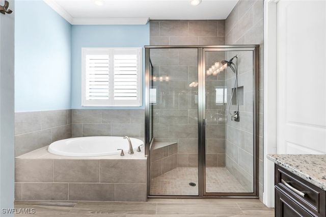 3837 Helmsman DR, Naples, FL 34120