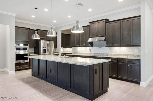 3837 Helmsman DR, Naples, FL 34120