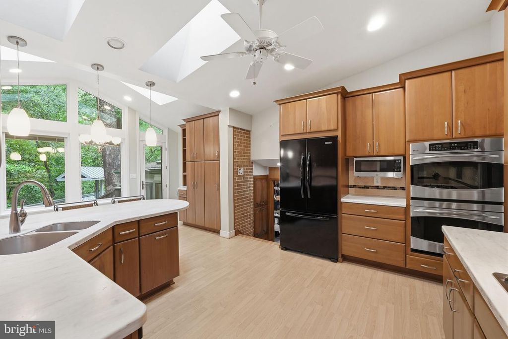 Image 10 of property listing at 12516 DAVAN DR, Silver Spring, MD 20904