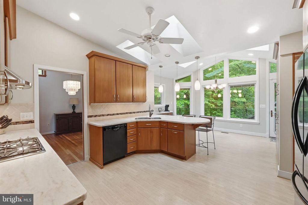 Image 11 of property listing at 12516 DAVAN DR, Silver Spring, MD 20904