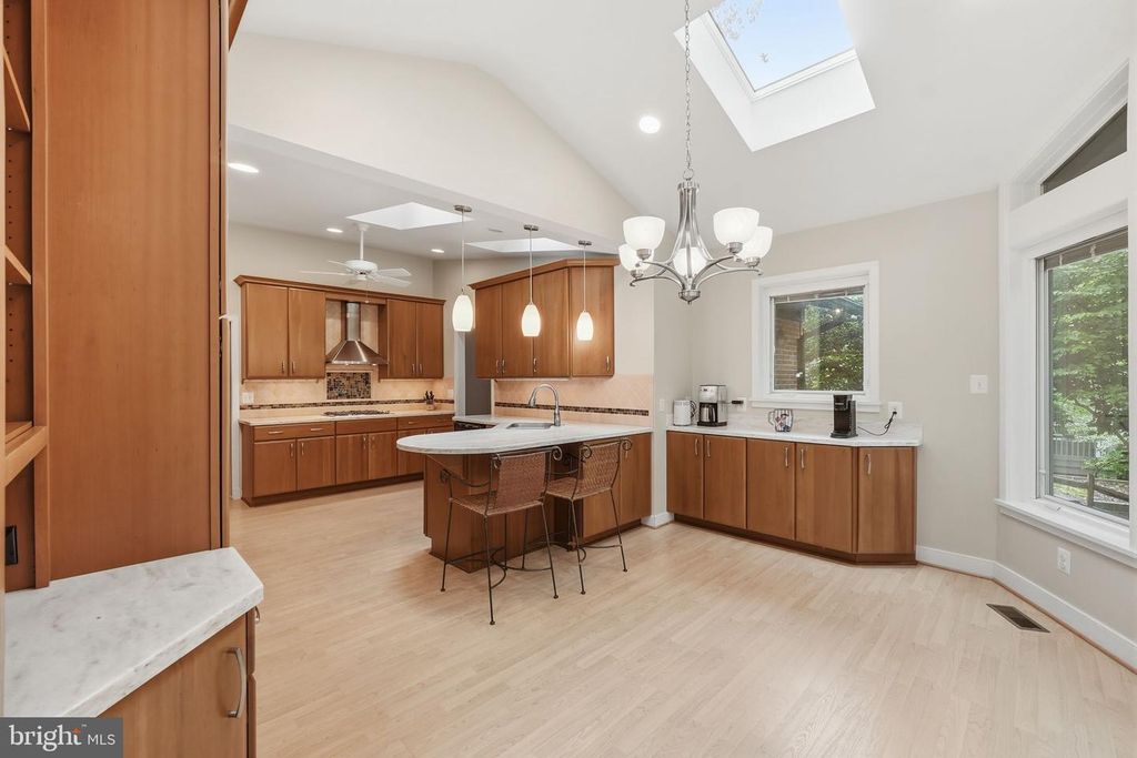Image 14 of property listing at 12516 DAVAN DR, Silver Spring, MD 20904