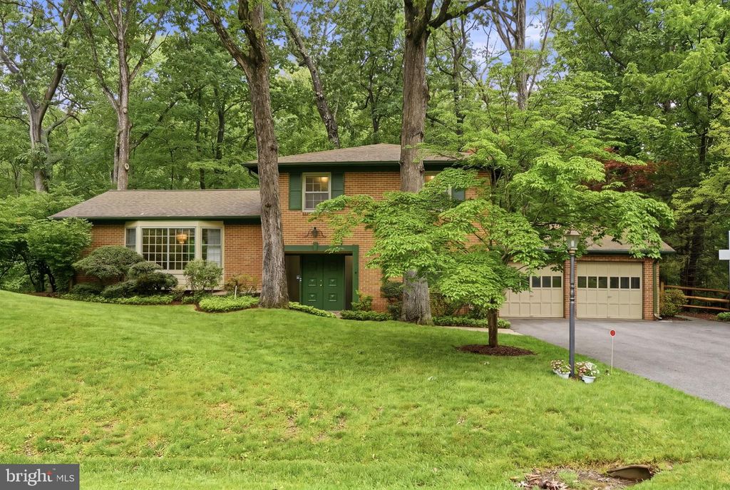 Image 2 of property listing at 12516 DAVAN DR, Silver Spring, MD 20904