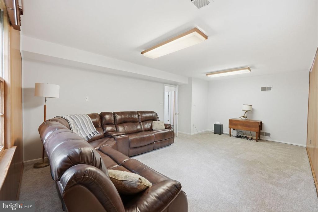 Image 33 of property listing at 12516 DAVAN DR, Silver Spring, MD 20904