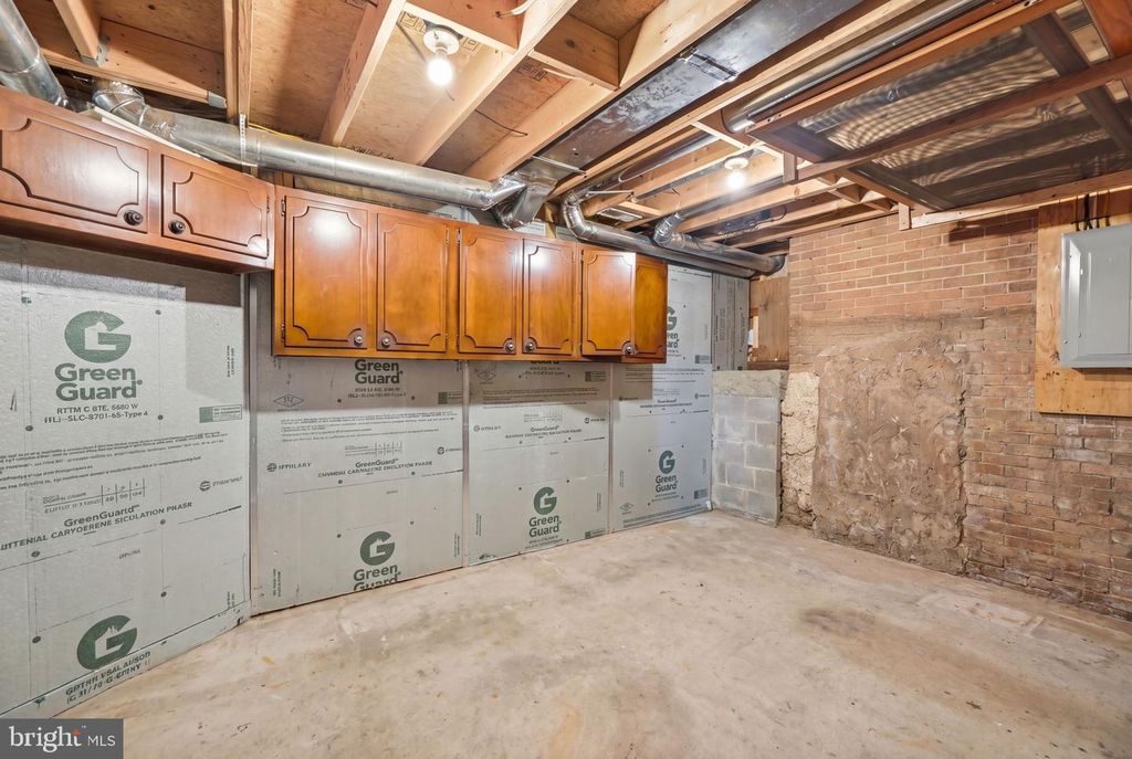 Image 39 of property listing at 12516 DAVAN DR, Silver Spring, MD 20904