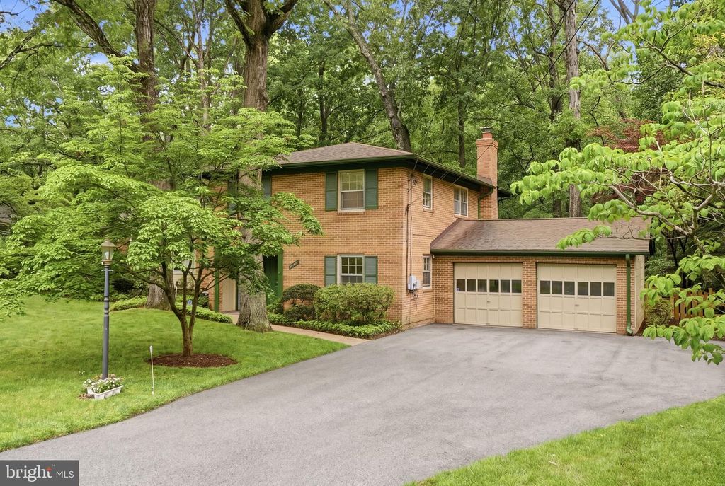 Image 4 of property listing at 12516 DAVAN DR, Silver Spring, MD 20904