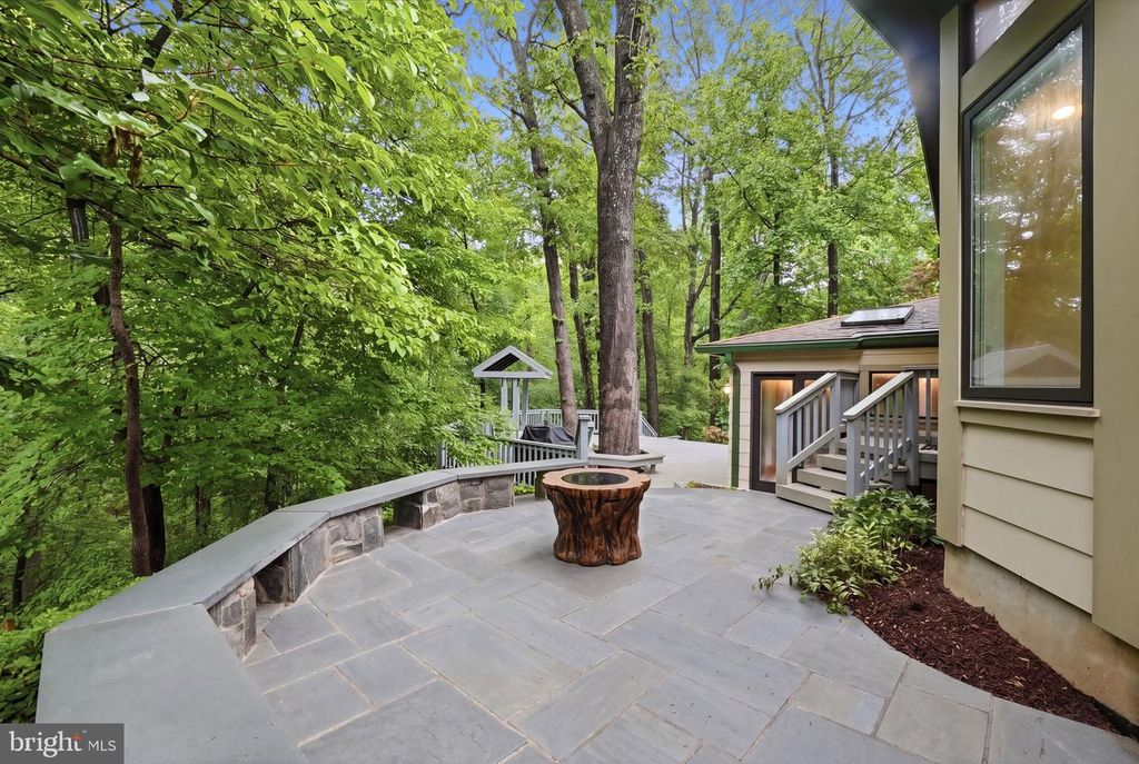 Image 40 of property listing at 12516 DAVAN DR, Silver Spring, MD 20904