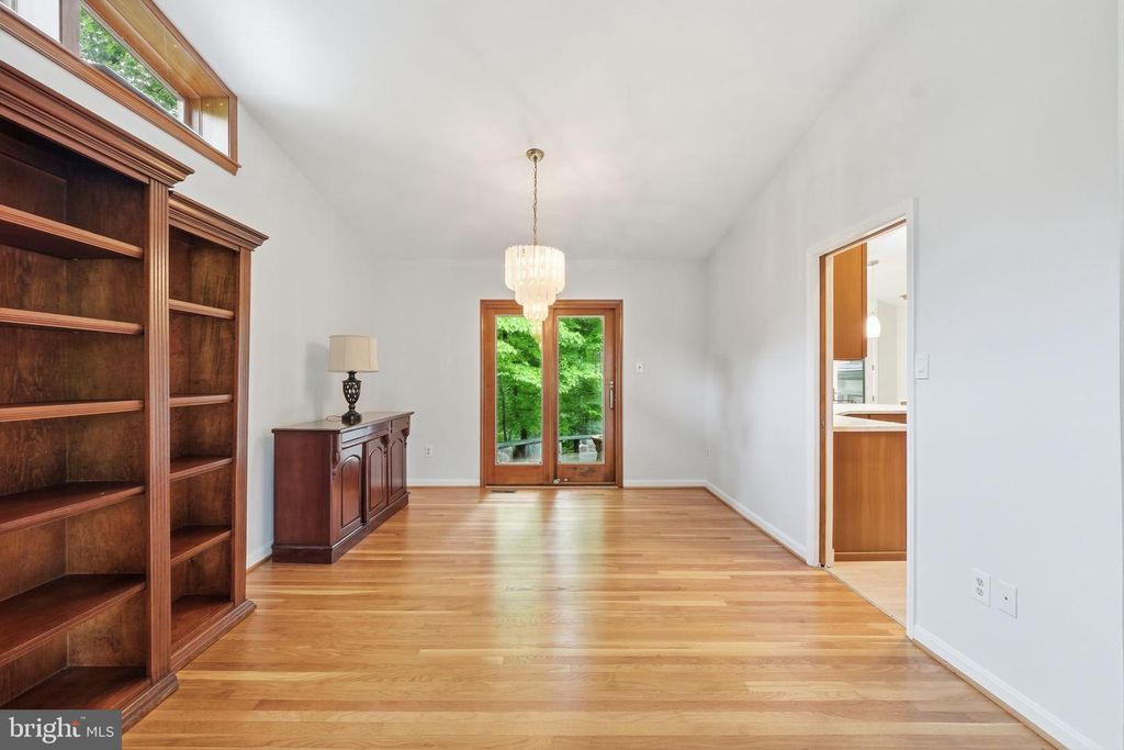 Image 9 of property listing at 12516 DAVAN DR, Silver Spring, MD 20904
