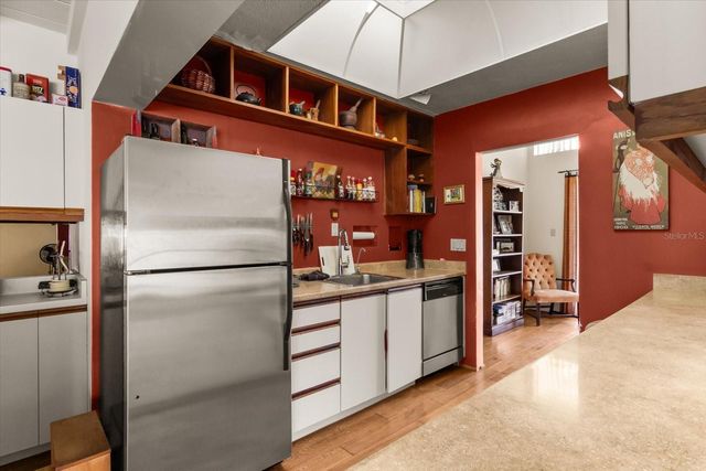 2921 WOOD STREET, Sarasota, FL 34237