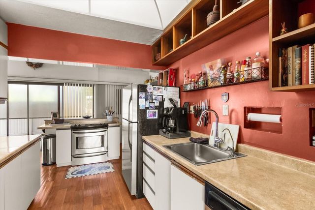 2921 WOOD STREET, Sarasota, FL 34237