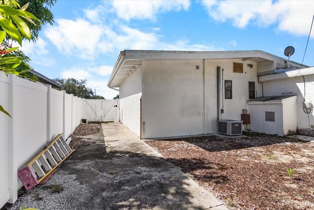 2921 WOOD STREET, Sarasota, FL 34237