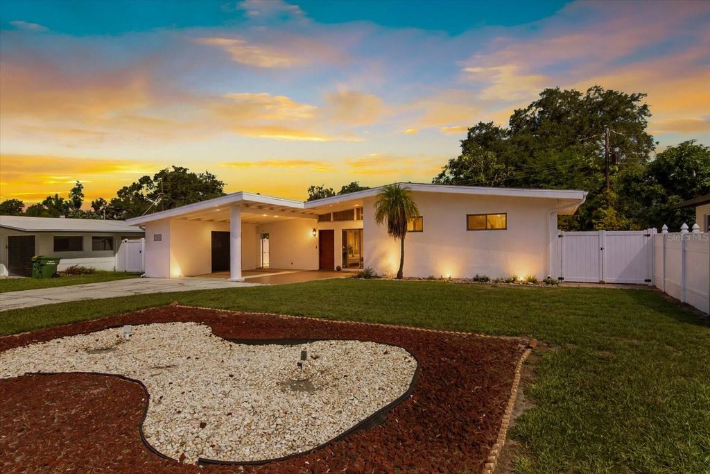 2921 WOOD STREET, Sarasota, FL 34237
