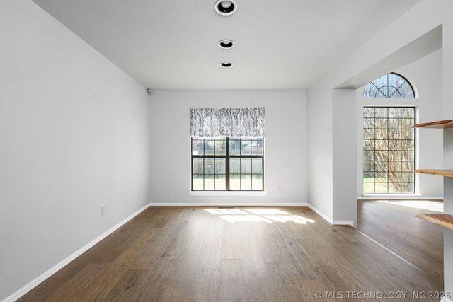 10018 S Maplewood Avenue, Tulsa, OK 74137