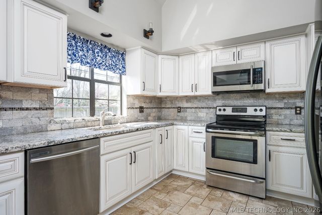 10018 S Maplewood Avenue, Tulsa, OK 74137