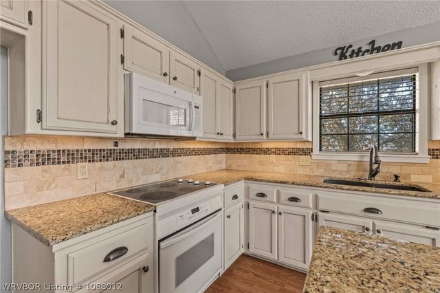 1711 Somerset Way, Van Buren, AR 72956