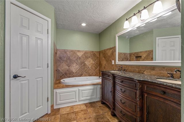 1711 Somerset Way, Van Buren, AR 72956