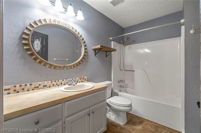 1711 Somerset Way, Van Buren, AR 72956